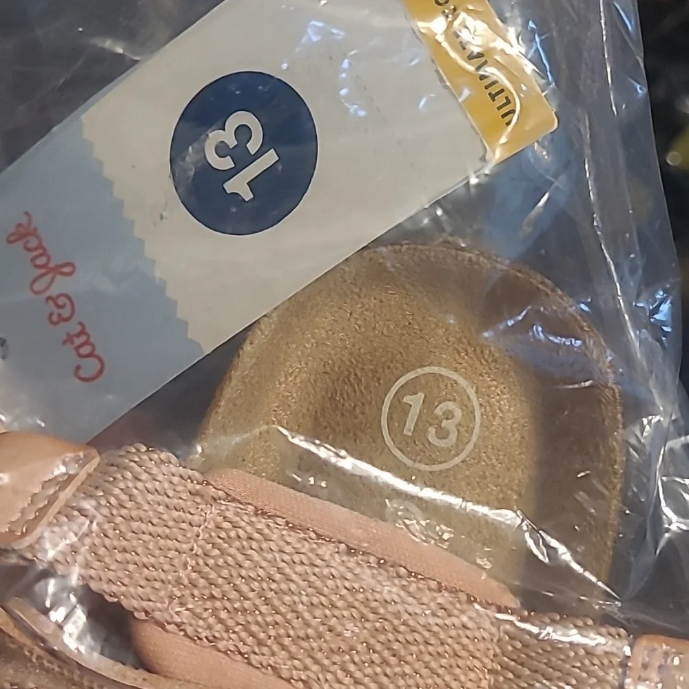 New with tags! Cat & Jack Girls 13 blush pink contoured summer strap sandals